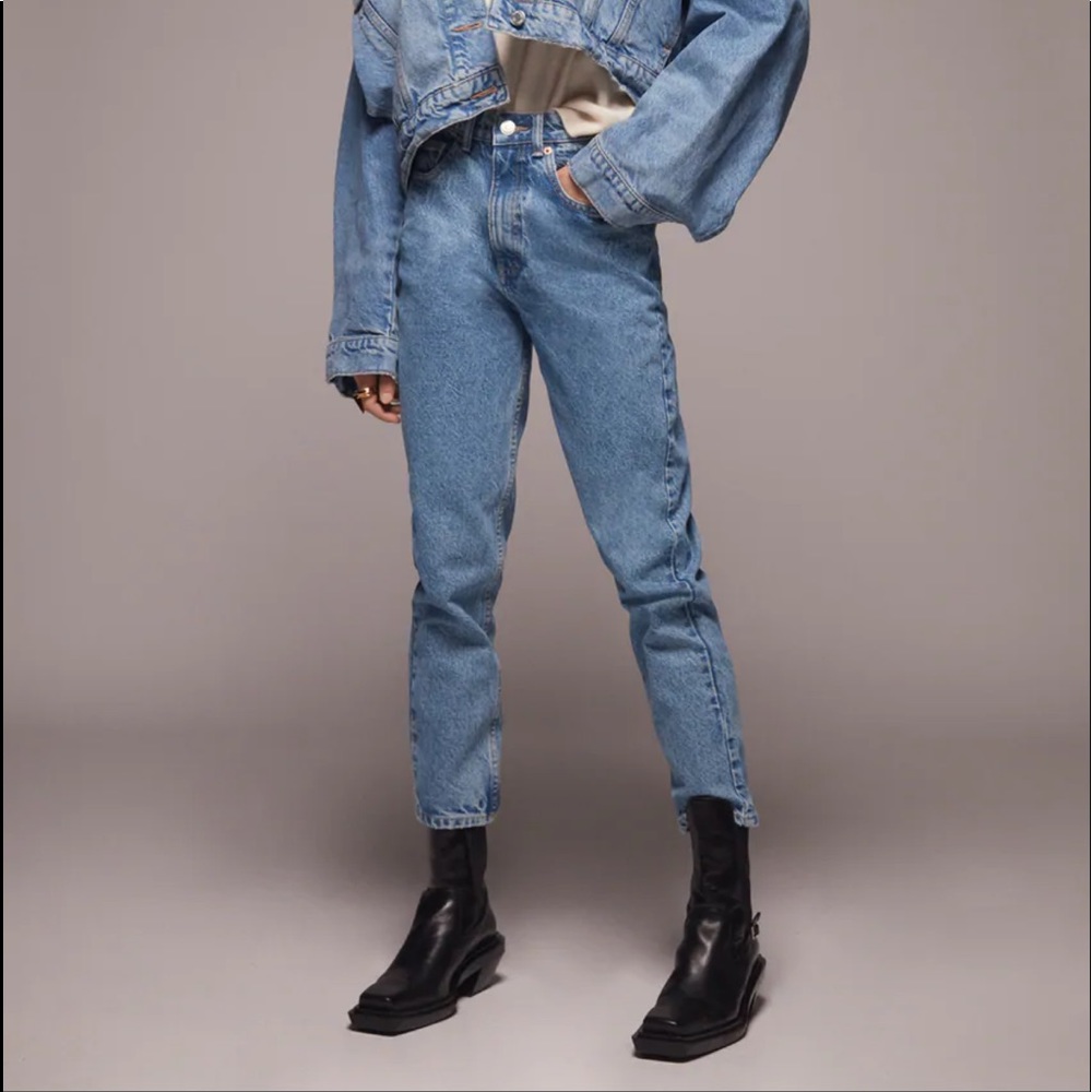 ZARA MOM FIT JEANS